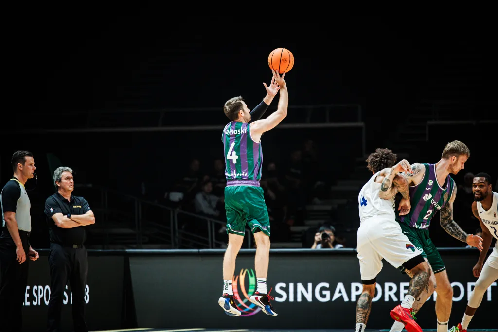 Tyler Kalinoski fue el autor de cuatro triples para el Unicaja Málaga.