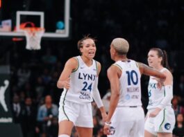 Courtney Williams y Napheesa Collier, las líderes de las Lynx, festejan el triunfo.