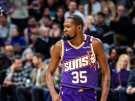 Kevin Durant fue letal en el último cuarto para los Suns.