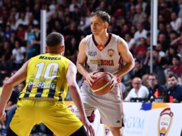 Gastón Whelan tiene la pelota en un partido del Virtus Roma.