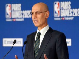 Adam Silver habla en conferencia de prensa en la previa de los Paris Games 2025.