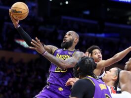 LeBron James se volvió el segundo jugador de la historia de la NBA en firmar un triple-doble con 40 años.