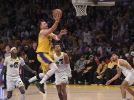 Luka Doncic hizo su debut como jugador de los Lakers.