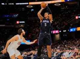 Paolo Banchero lideró el triunfo del Magic sobre los Cavaliers.